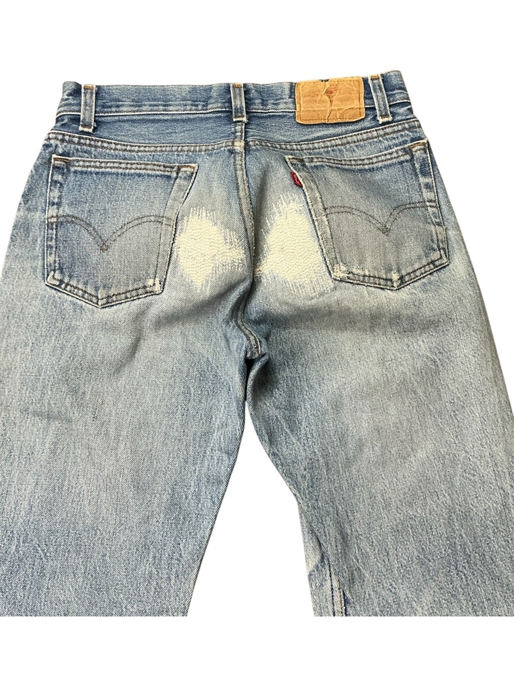 Vintage Levi’s 501 button fly medium/light wash straight leg jeans 27 x 30 USA - Picture 6 of 10